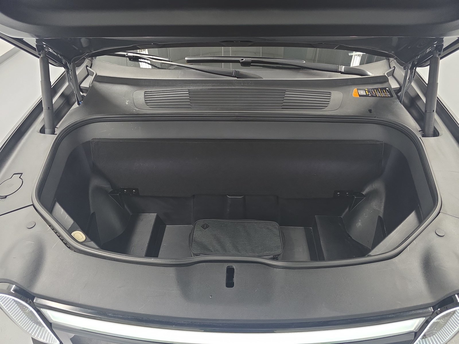 Used 2022 Rivian R1S Launch Edition Quad AWD/4WD image 14