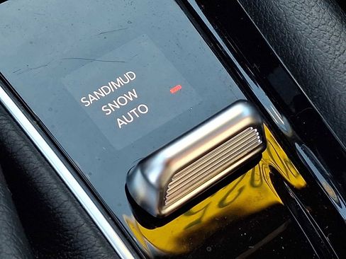 Used 2025 Jeep Compass Limited image 25