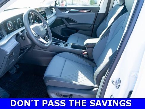 New 2025 Volkswagen Tiguan SE image 16