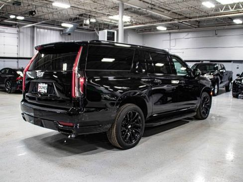 Used 2022 Cadillac Escalade ESV Sport Platinum w/ LPO, ONYX Package image 5