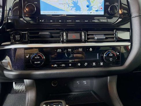 Certified 2025 Nissan Pathfinder SL AWD/4WD image 14
