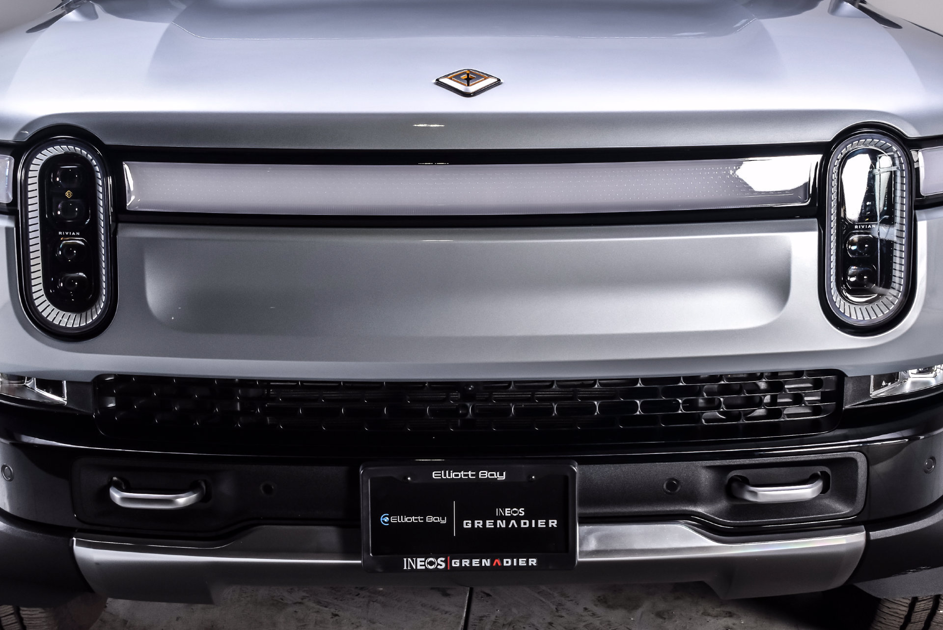 Used 2024 Rivian R1S Adventure Dual AWD/4WD image 9