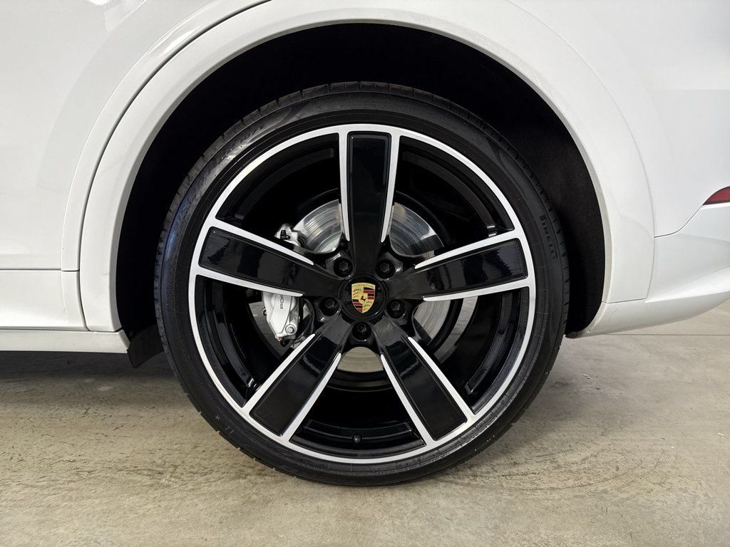 Certified 2023 Porsche Cayenne Turbo w/ Assistance Package AWD/4WD image 14
