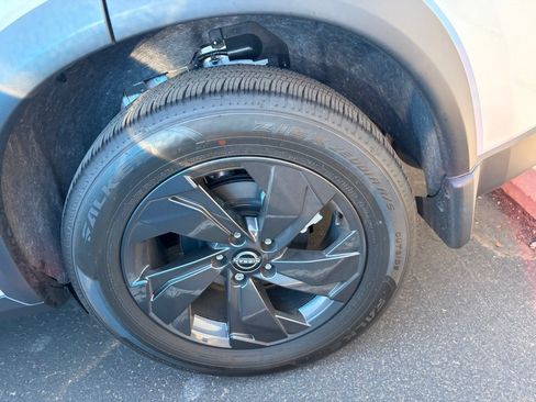 Used 2026 Nissan Rogue SV FWD image 7