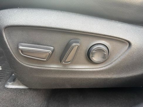 Used 2023 Toyota Highlander XLE image 17