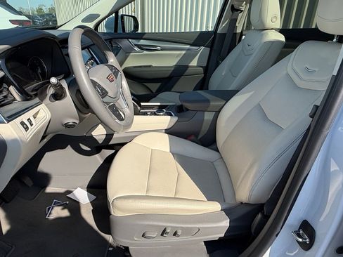 Used 2023 Cadillac XT5 Premium Luxury image 5
