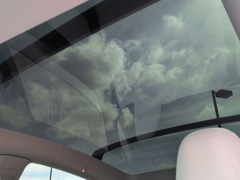 Used 2021 Tesla Model Y Long Range image 19