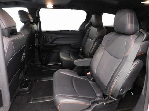 Used 2023 Toyota Sienna XSE image 28