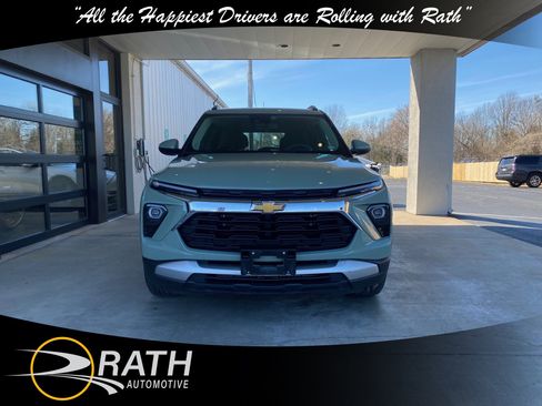 Used 2025 Chevrolet TrailBlazer LT image 3