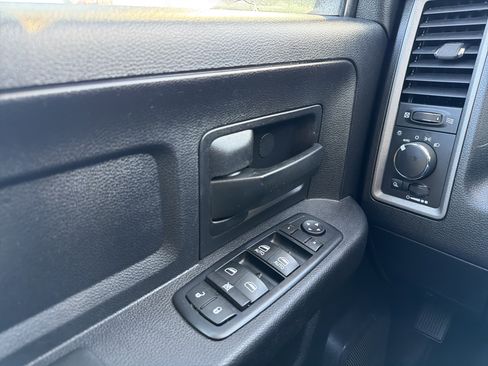 Used 2015 RAM 2500 Tradesman w/ Chrome Appearance Group image 25