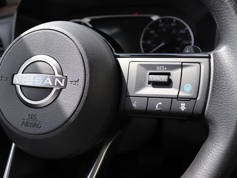 Used 2023 Nissan Rogue SV FWD image 9