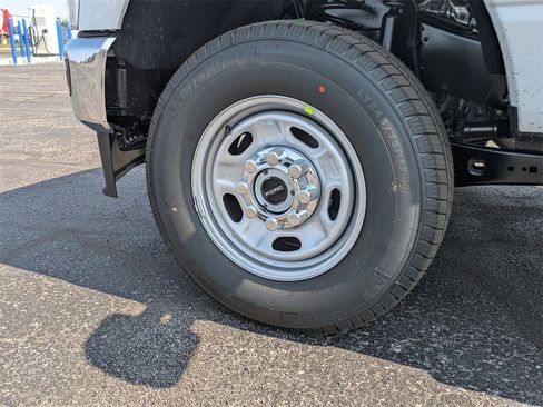 New 2025 Ford F250 XL w/ XL Chrome Package image 19