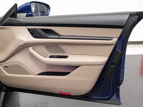 Used 2022 Porsche Taycan 4S image 40