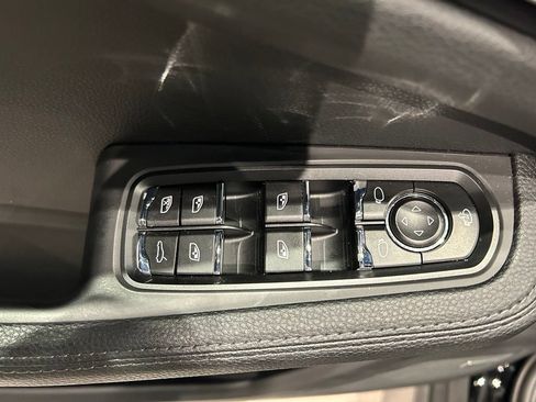 Used 2023 Porsche Macan S AWD/4WD image 12