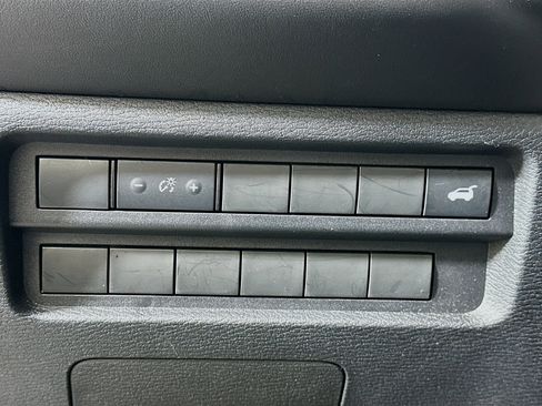 Used 2024 Mitsubishi Outlander SE image 17