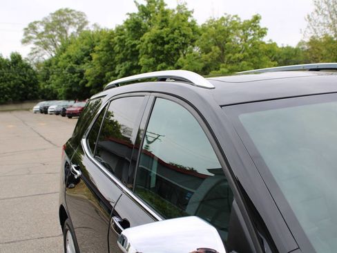 Used 2018 Chevrolet Equinox Premier image 96