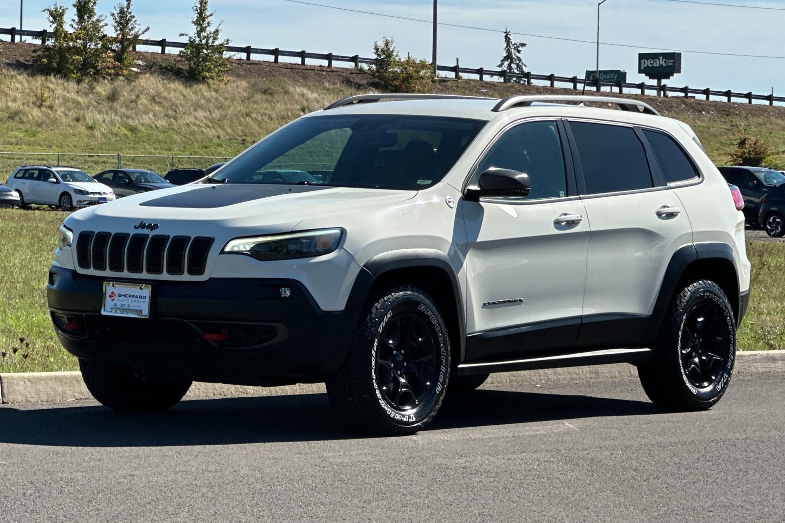 Used 2019 Jeep Cherokee Trailhawk AWD/4WD image 7
