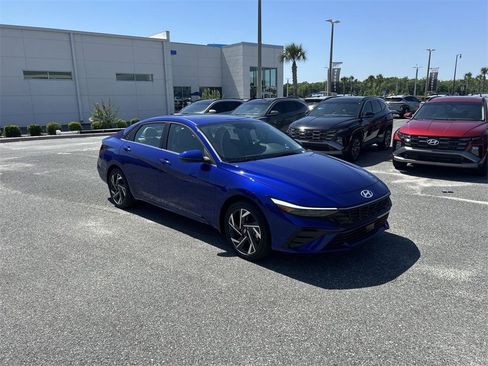 New 2025 Hyundai Elantra Limited image 2
