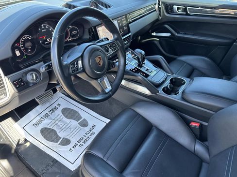 Used 2020 Porsche Cayenne Turbo image 22
