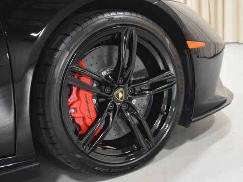 Used 2023 Lamborghini Huracan EVO image 17