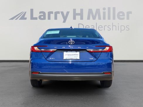 Used 2025 Toyota Camry LE image 5
