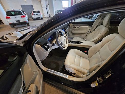 Certified 2025 Volvo V90 B6 Cross Country Plus image 17