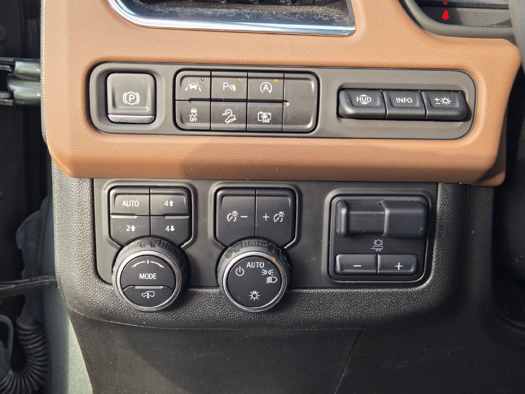 Used 2024 Chevrolet Suburban High Country w/ LPO, Illumination Package AWD/4WD image 27