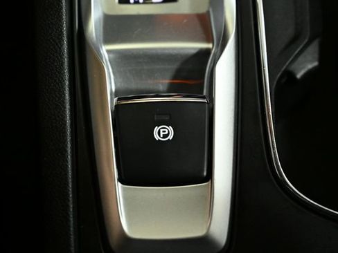 Used 2024 Subaru Ascent Premium w/ Convenience Package image 26