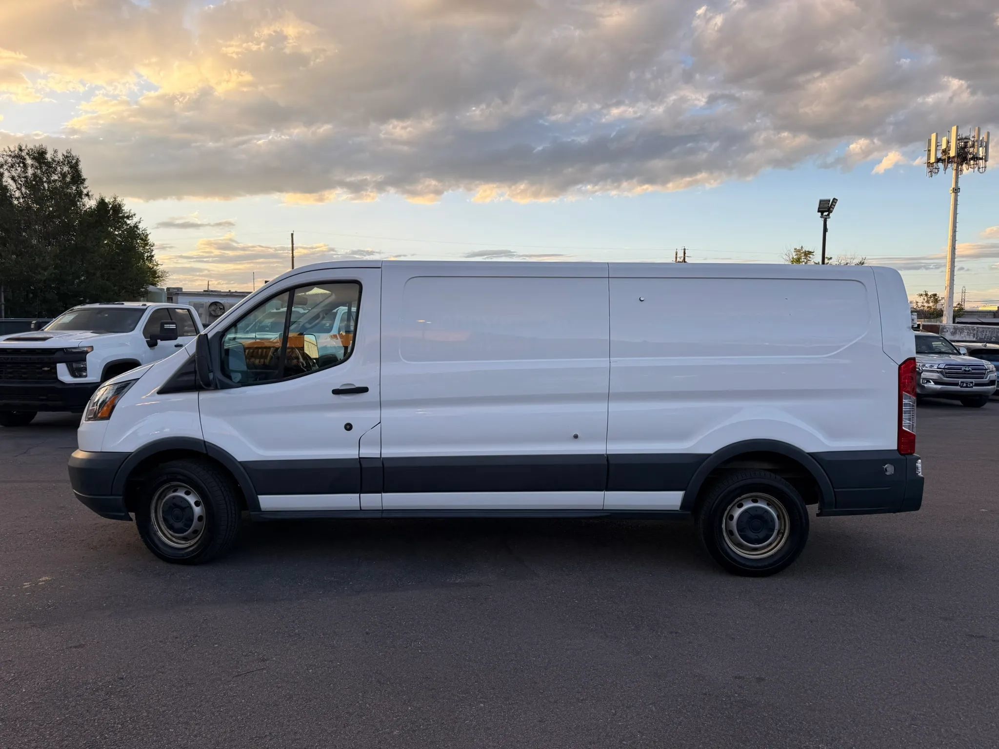 Used 2018 Ford Transit 350 148 Low Roof RWD image 3
