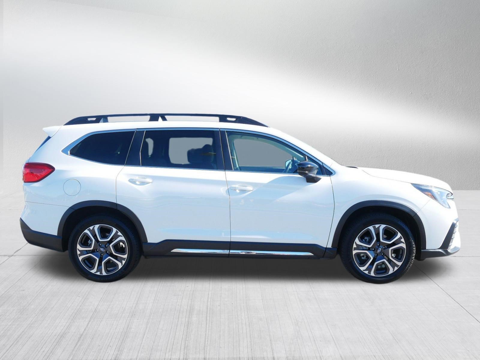 Used 2024 Subaru Ascent Limited w/ Technology Package AWD/4WD image 8