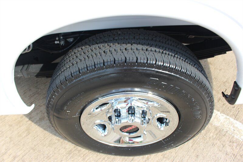 Used 2025 GMC Savana 3500 LT w/ LT Preferred Equipment Group RWD image 30