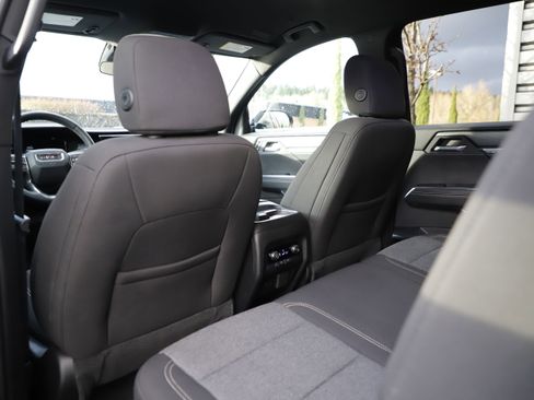 Used 2025 GMC Acadia Elevation image 16