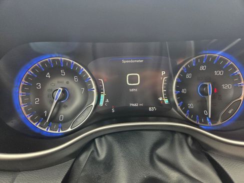 Used 2023 Chrysler Pacifica Touring-L FWD image 12