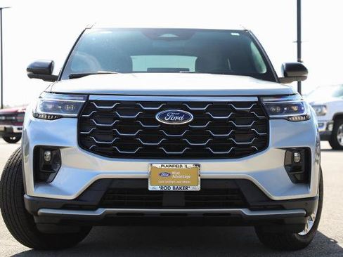 Certified 2025 Ford Explorer Platinum w/ LUX Leather Package AWD/4WD image 2