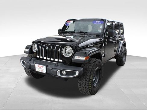 Used 2018 Jeep Wrangler Unlimited Sahara AWD/4WD image 9