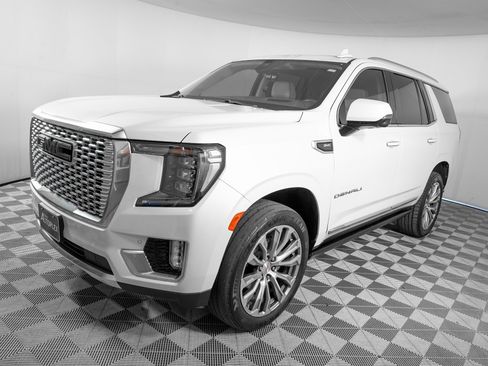 Used 2021 GMC Yukon Denali w/ Denali Premium Package image 8