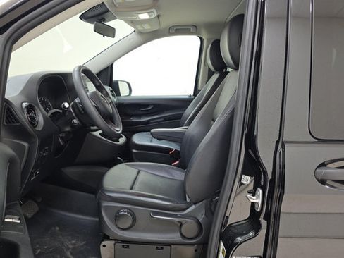 Used 2023 Mercedes-Benz Metris Passenger image 5