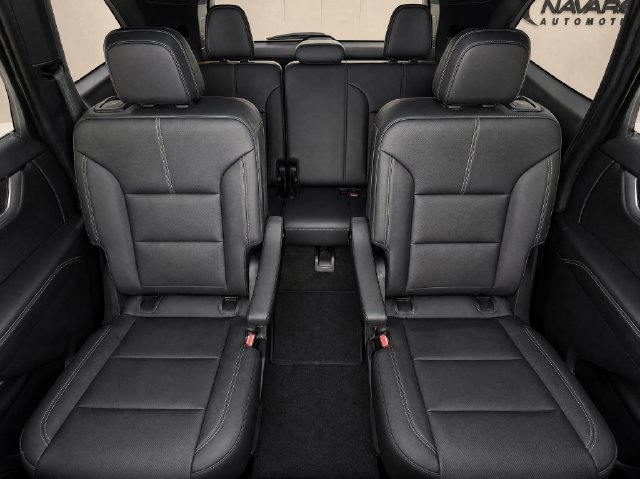 Used 2026 GMC Acadia Elevation w/ Elevation Premium Package FWD image 15