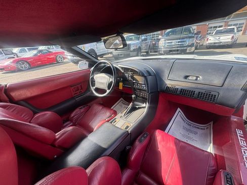 Used 1990 Chevrolet Corvette Convertible RWD image 20