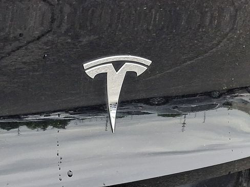 Used 2023 Tesla Model Y Long Range AWD/4WD image 29