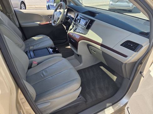 Used 2011 Toyota Sienna XLE FWD image 10