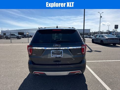 Used 2017 Ford Explorer XLT w/ Equipment Group 202A image 7