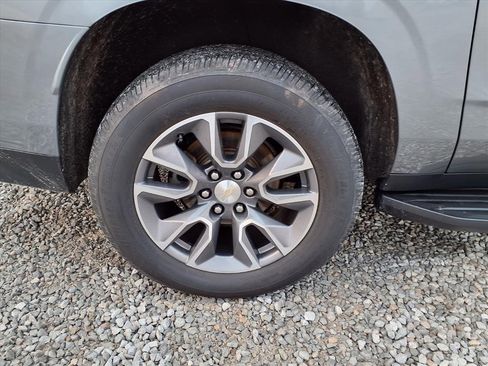 Used 2021 Chevrolet Suburban LT w/ LT Signature Package image 40