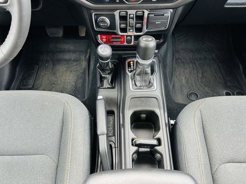 Used 2024 Jeep Wrangler Willys image 19