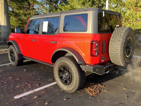 Used 2023 Ford Bronco Wildtrak image 8