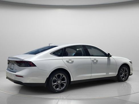Certified 2023 Honda Accord EX image 7