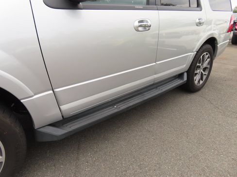 Used 2017 Ford Expedition XLT w/ Equipment Group 201A RWD image 12