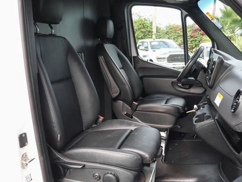 Used 2024 Mercedes-Benz Sprinter 2500 w/ Acoustic Package image 35
