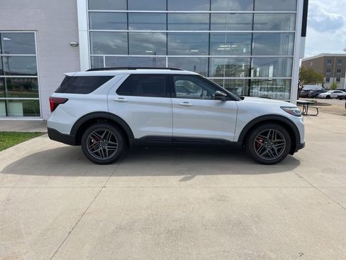 New 2026 Ford Explorer ST w/ Sun And Sound Package AWD/4WD image 4