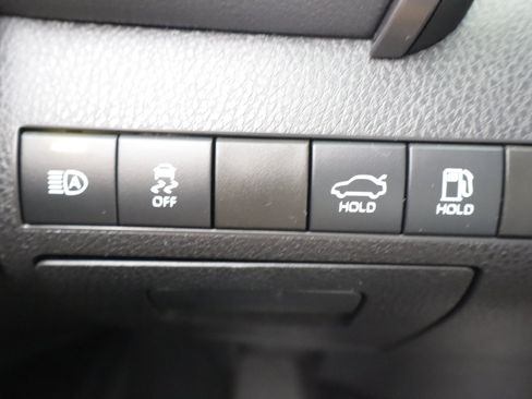 Used 2022 Toyota Camry LE AWD/4WD image 19